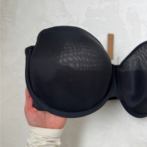 NWT skims weightless strapless bra - Picture 3 of 5